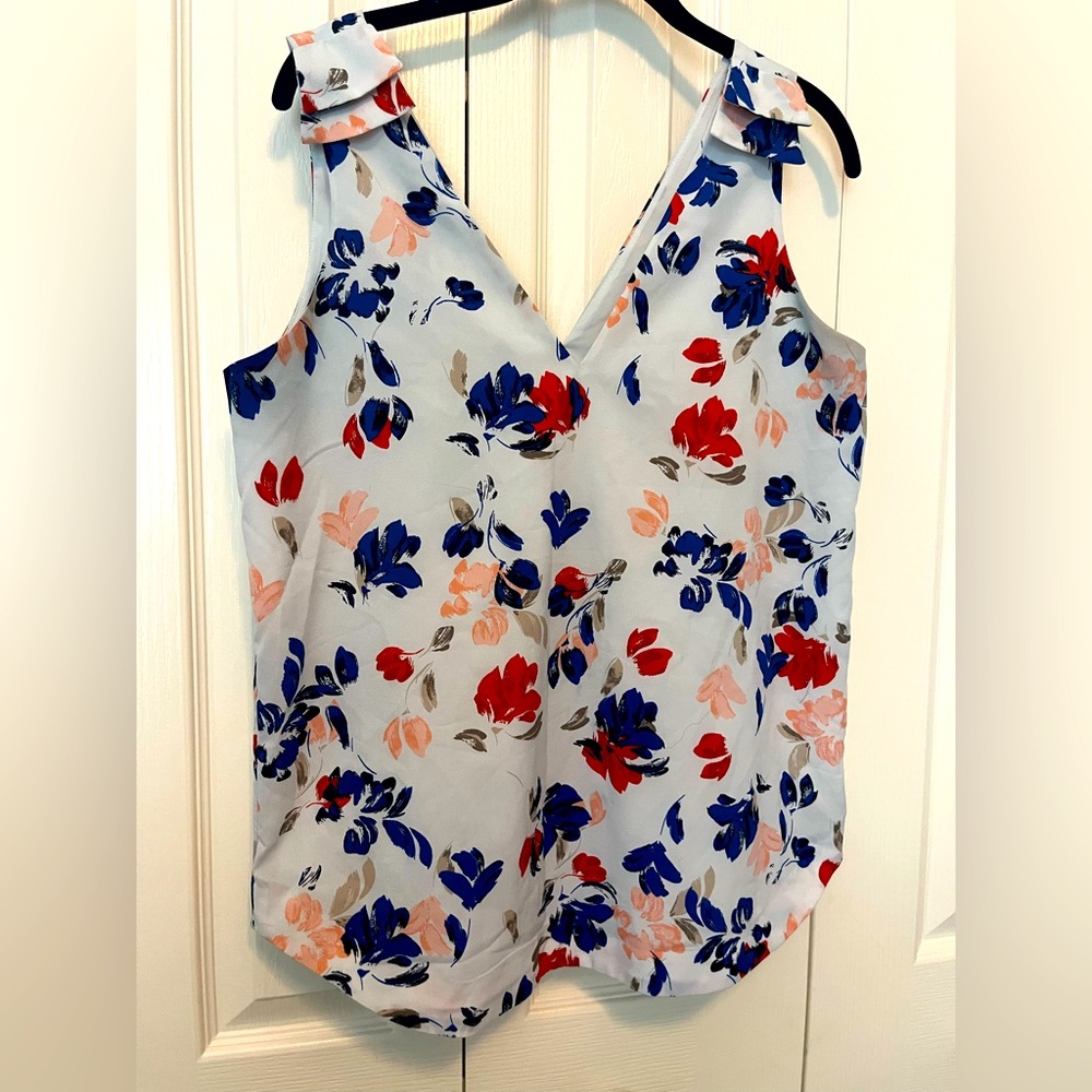 Banana republic sleeveless blouse. Size M